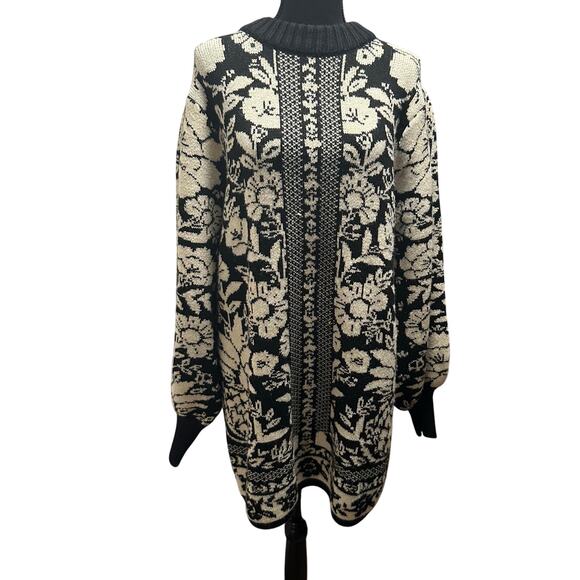 Farm Rio - Pineapple Garden Mini Knit
Dress - Large - Picture 5 of 12